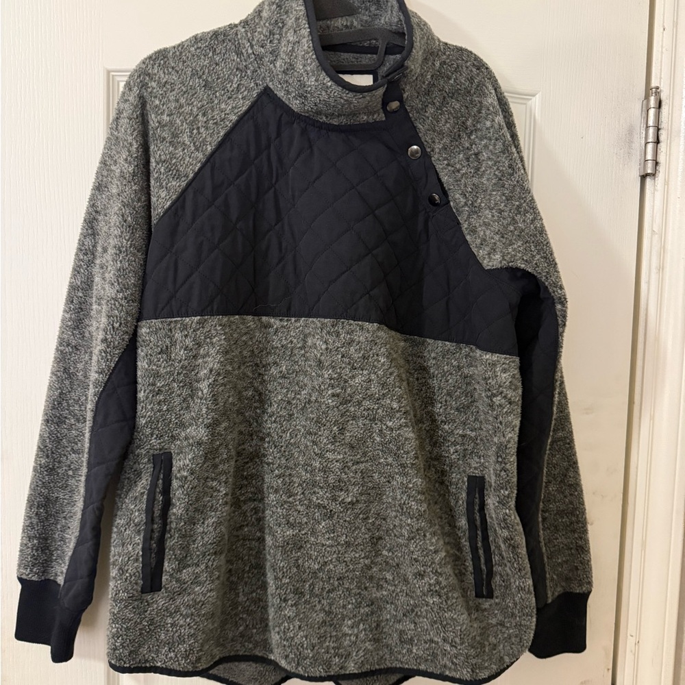 Abercrombie & Fitch Heather Gray and Black Quilted Pullover Fleece Jacket. Large